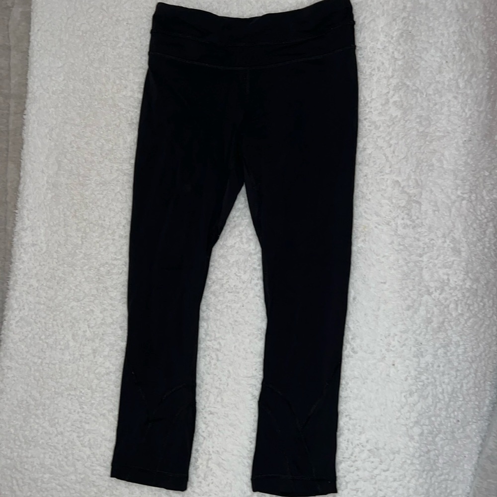 Lululemon leggings. Size 4, light pilling.
